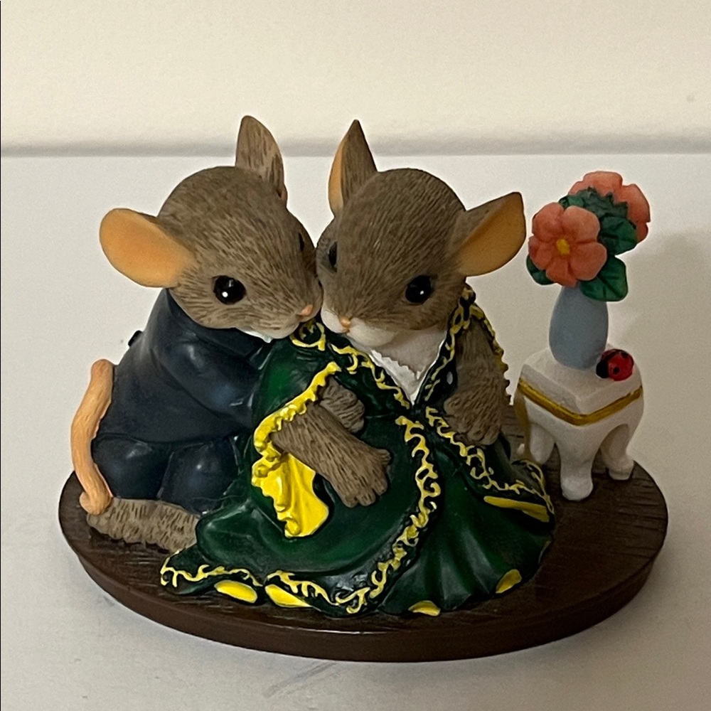 Gone with the Wind Collection.  My Dear, You Are Delightful. Two mice Figurine